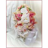 Korall-fehér orchideás örök-csokor kitűzővel 