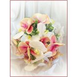 Korall-fehér orchideás örök-csokor kitűzővel 