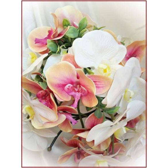Korall-fehér orchideás örök-csokor kitűzővel 
