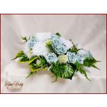 Virágtál Jég-kék rózsák és Fehér Krizantémok 