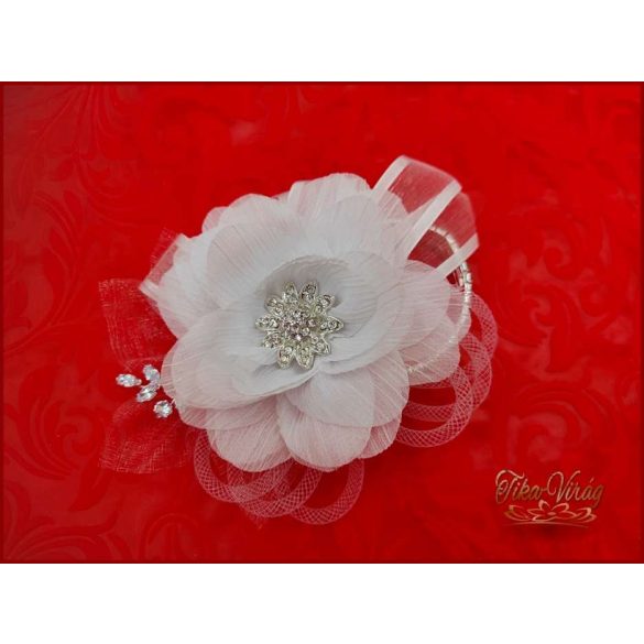 Fehér színű csuklódísz, cirkónium kövekkel díszített, strasszos karkötőn 