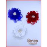 Fehér színű csuklódísz, cirkónium kövekkel díszített, strasszos karkötőn 