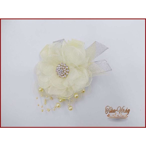 Ekrü színű csuklódísz strasszos karkötőn 