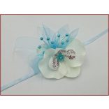 Világoskék-fehér orchideás csuklódísz 