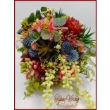 Pozsgás virágokból álló örök-csokor + kitűzővel 