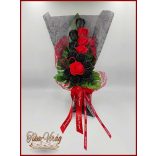 Fekete piros rózsákból álló szappanvirág örökcsokor 