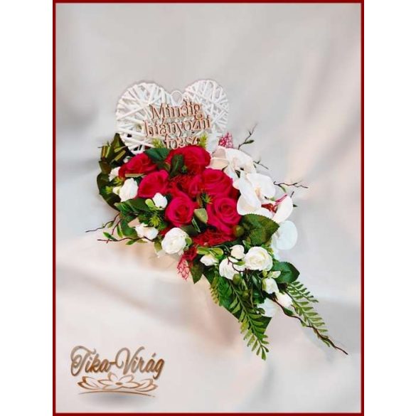 Virágtál Szívvel-Piros rózsákkal Fehér Orchideával 
