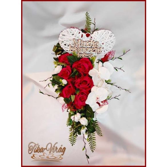 Virágtál Szívvel-Piros rózsákkal Fehér Orchideával 
