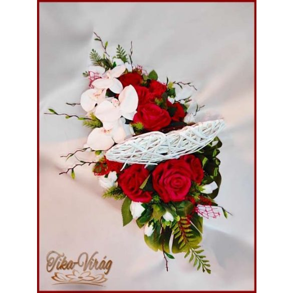 Virágtál Szívvel-Piros rózsákkal Fehér Orchideával 