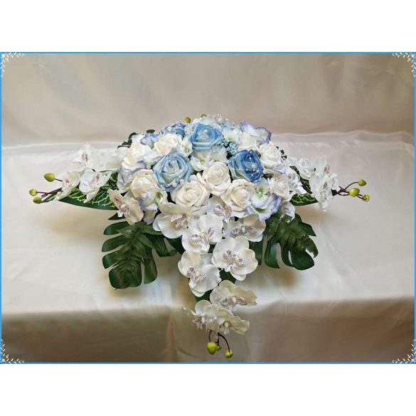 Fehér orchideás-kék rózsás örök-asztaldísz 