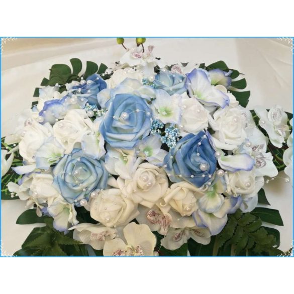 Fehér orchideás-kék rózsás örök-asztaldísz 