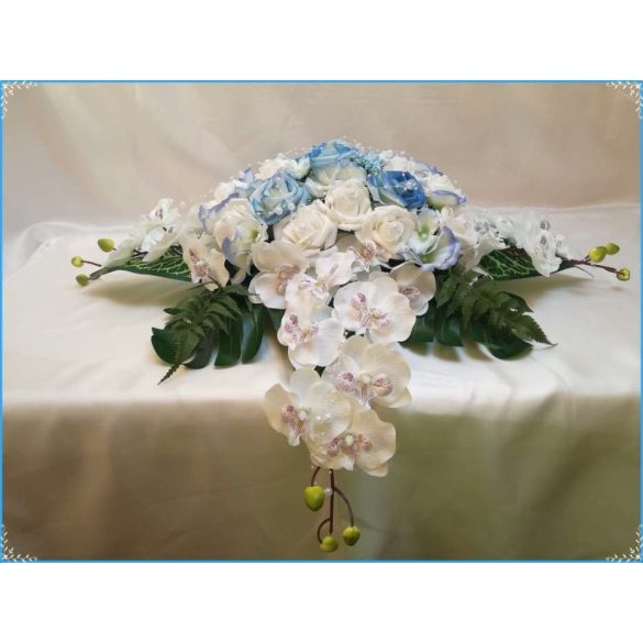 Fehér orchideás-kék rózsás örök-asztaldísz 