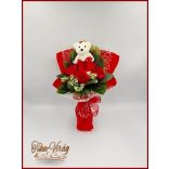 Piros maci 3 szál szappan-rózsával 