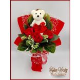 Piros maci 3 szál szappan-rózsával 