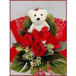 Piros maci 3 szál szappan-rózsával 