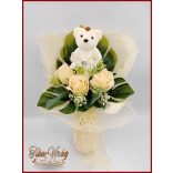 Ekrü maci 3 szál szappan-rózsával 