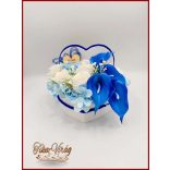 Virág-box 6 szál fehér szappanrózsával és Király-kék kálával 