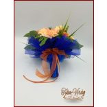 Narancsos rózsa-örök csokor, szellőrózsával és liziantusszal 