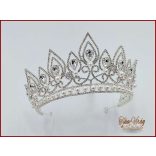 Korona fehér gyöngyökkel díszített + hozzá illő nyakék-szett variáció 180528.