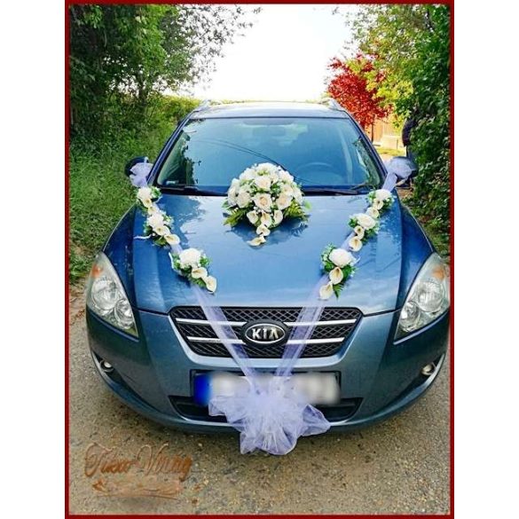 Puder rózsa-fehér kálákkal autódísz 