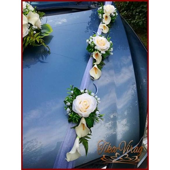 Puder rózsa-fehér kálákkal autódísz 