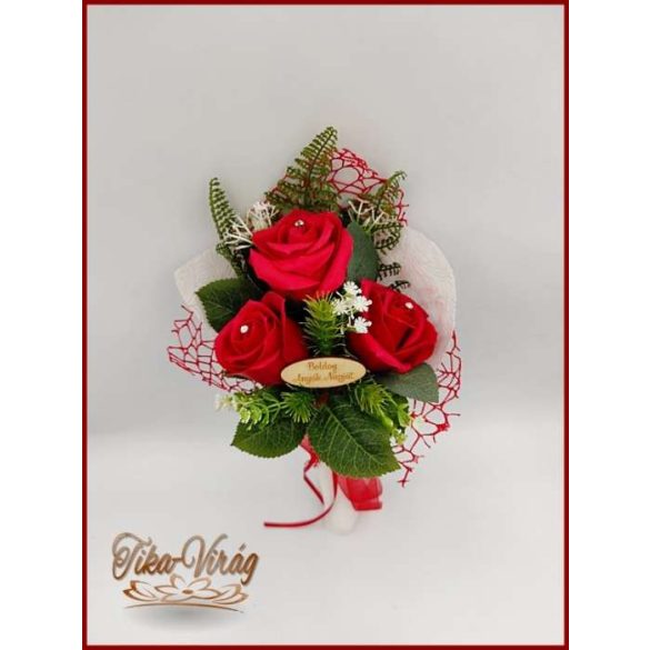 Szappanrózsa csokor piros 3 virágos 