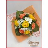 Rózsa-hortenzia-azálea szappan-virágokból álló csokor 