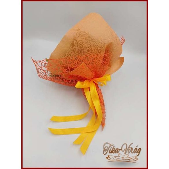 Rózsa-hortenzia-azálea szappan-virágokból álló csokor 