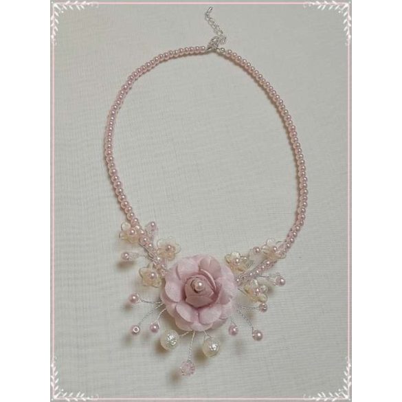 Púder-ekrü nyaklánc 