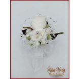 Fehér rózsás-ezüst díszítésű kitűző, bokréta 