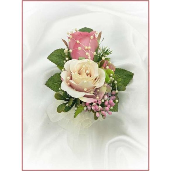 Antik-rózsaszínű-rózsákból álló kitűző 