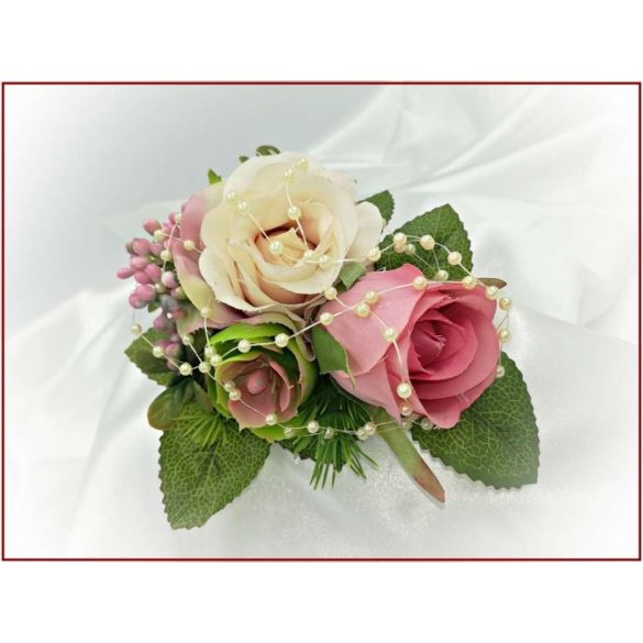 Antik-rózsaszínű-rózsákból álló kitűző 