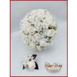 25 szálas fehér rózsás-ezüst díszítésű örök-csokor + kitűzővel 