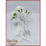 7 virágos 7 felé-szétrepülő dobócsokor fehér-rózsákból ezüst díszítéssel 