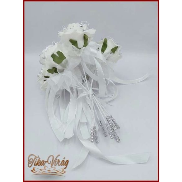 7 virágos 7 felé-szétrepülő dobócsokor fehér-rózsákból ezüst díszítéssel 