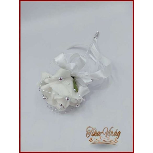 7 virágos 7 felé-szétrepülő dobócsokor fehér-rózsákból ezüst díszítéssel 