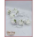 7 virágos 7 felé-szétrepülő dobócsokor fehér-rózsákból ezüst díszítéssel 