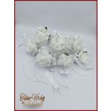 7 virágos 7 felé-szétrepülő dobócsokor fehér-rózsákból ezüst díszítéssel 