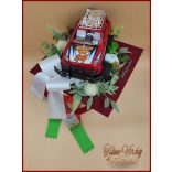 Ovis ballagási örök csokor fiúknak – piros terepjárós egyedi ajándék