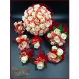 Burgundi díszítésű pasztell-mályvás 34 virágos örök-csokor+kitűzővel 