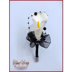 Fehér Kála- fekete díszítéssel kitűző, bokréta 