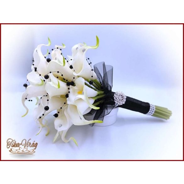 24 virágos Fehér Kála örök-csokor fekete díszítéssel 