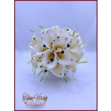 24 virágos Fehér Kála örök-csokor fekete díszítéssel + kitűzővel 