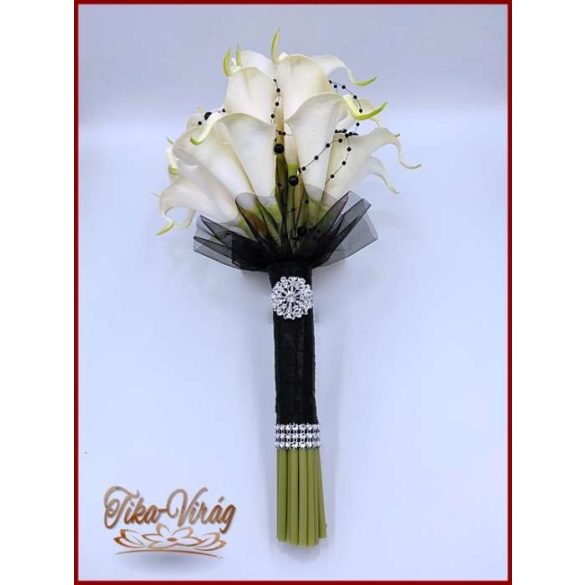 24 virágos Fehér Kála örök-csokor fekete díszítéssel + kitűzővel 
