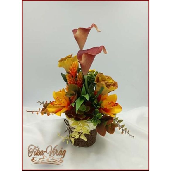 Narancs színeiben pompázó ikebana 