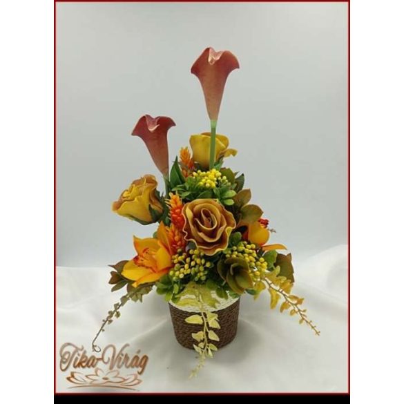 Narancs színeiben pompázó ikebana 