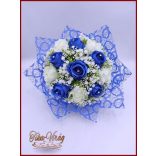 Ballagási örök csokor – kék és fehér rózsás egyedi ajándék