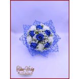 Ballagási örök csokor – kék és fehér rózsás egyedi ajándék