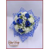 Ballagási örök csokor – kék és fehér rózsás egyedi ajándék