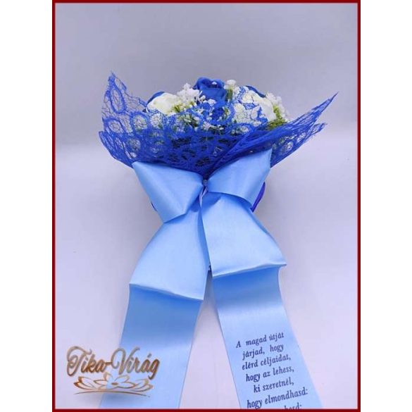 Ballagási örök csokor – kék és fehér rózsás egyedi ajándék